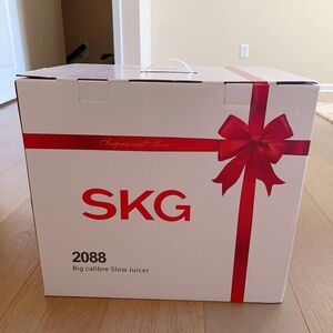 SKG 2088 Slow juicer